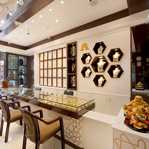 Elegant and luxurious interior design for a jewellery store, showcasing exquisite craftsmanship.